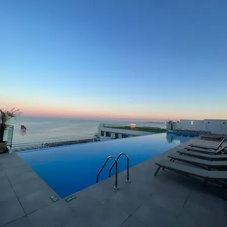 Heaven Infinity Aurora Pool & Lägenhet Năvodari